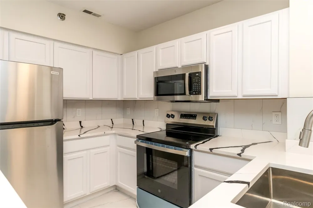 25540 Saint James Southfield City, MI 48075