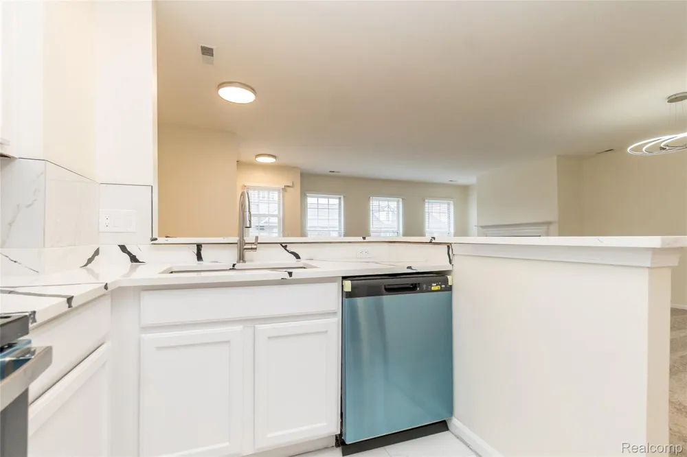 25540 Saint James Southfield City, MI 48075