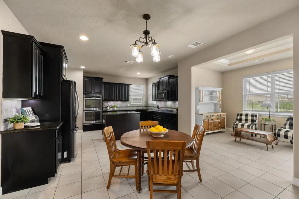 14407 Meadowlands Drive Mont Belvieu, TX 77523