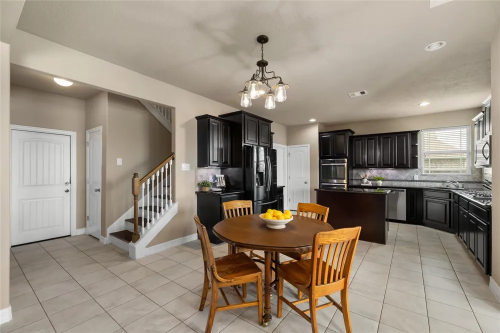 14407 Meadowlands Drive Mont Belvieu, TX 77523