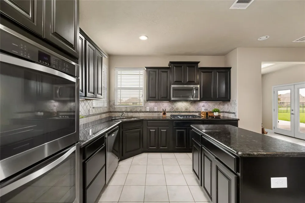 14407 Meadowlands Drive Mont Belvieu, TX 77523