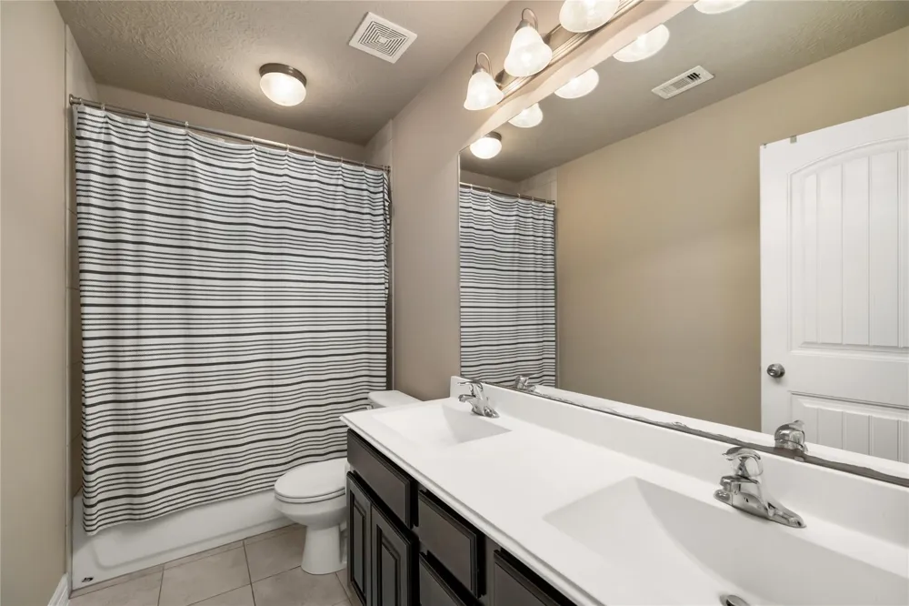 14407 Meadowlands Drive Mont Belvieu, TX 77523