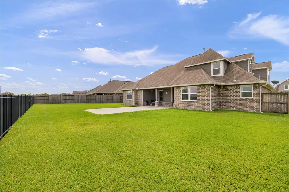 14407 Meadowlands Drive Mont Belvieu, TX 77523