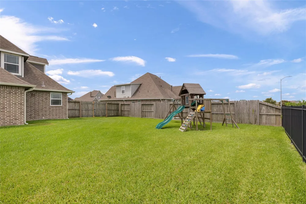 14407 Meadowlands Drive Mont Belvieu, TX 77523