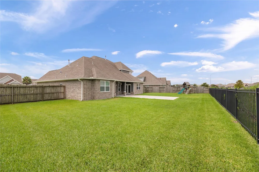 14407 Meadowlands Drive Mont Belvieu, TX 77523
