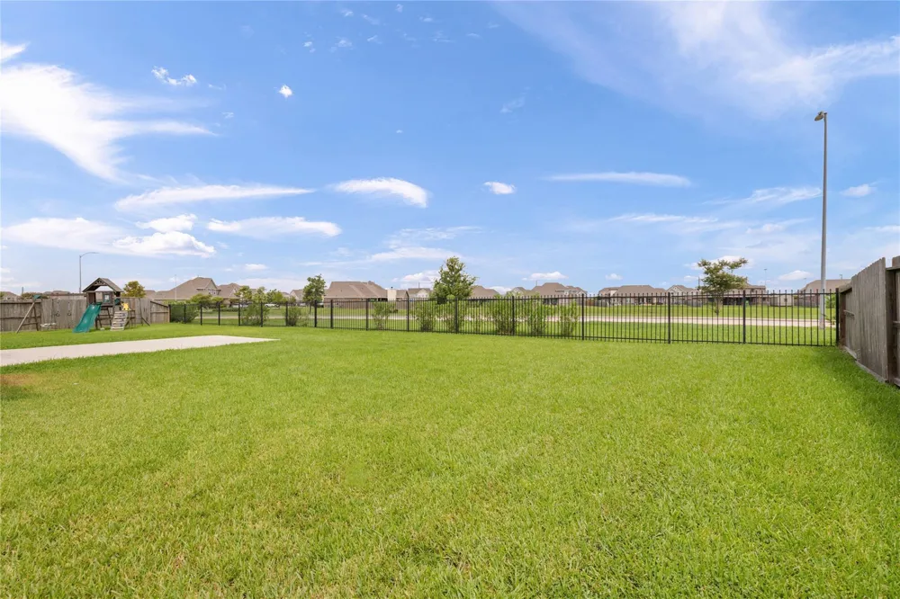 14407 Meadowlands Drive Mont Belvieu, TX 77523