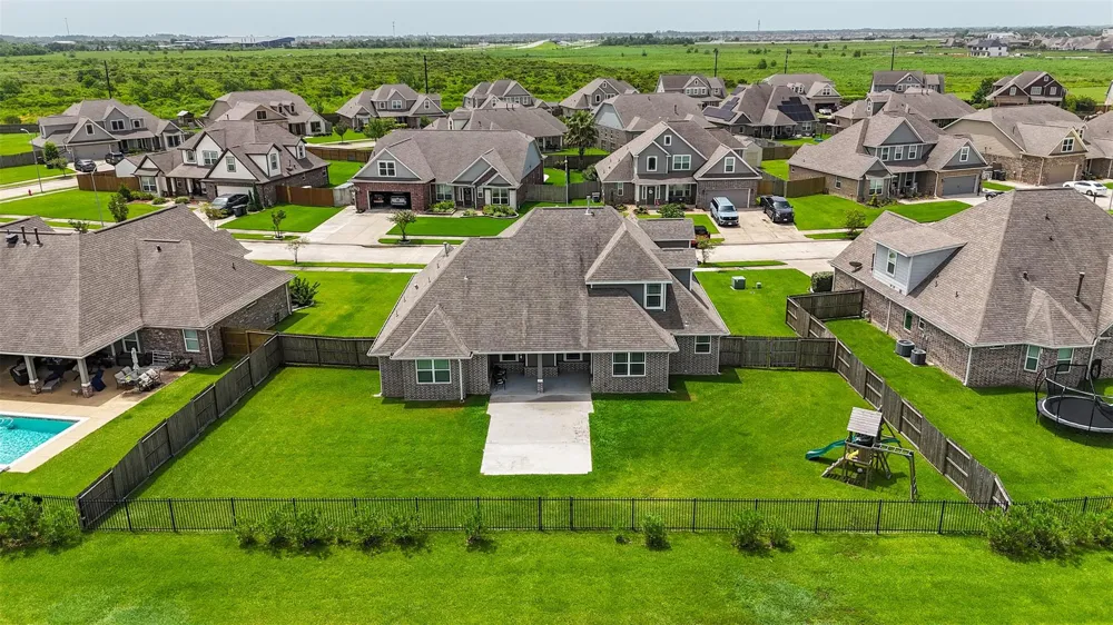 14407 Meadowlands Drive Mont Belvieu, TX 77523