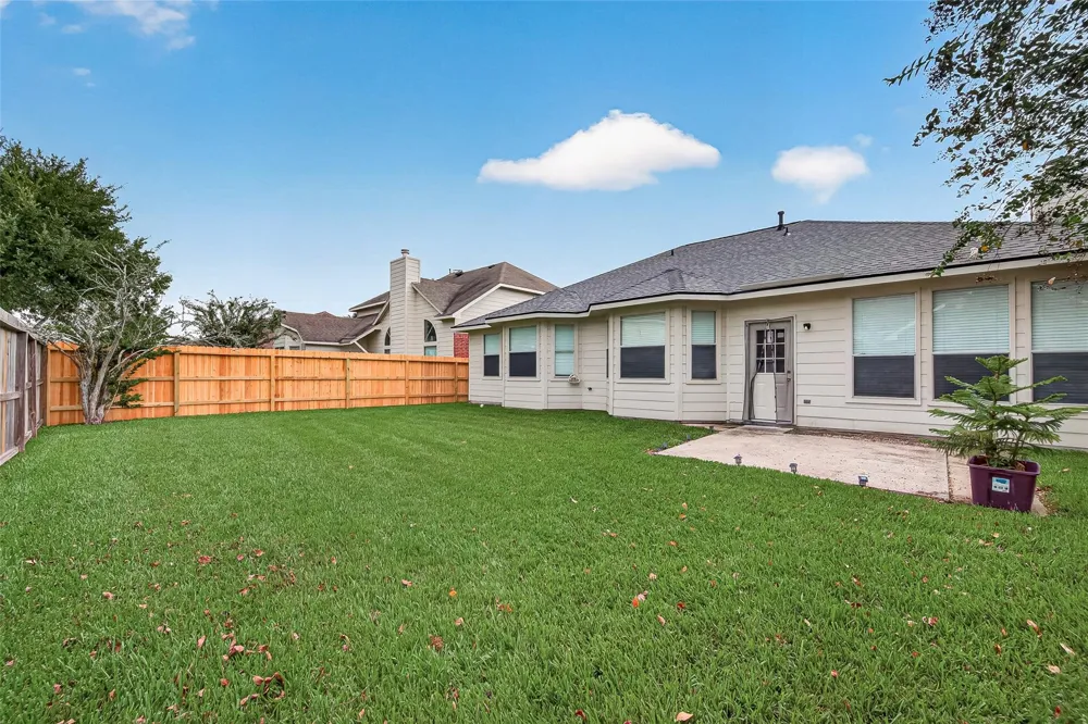 17214 Grey Mist Drive Friendswood, TX 77546