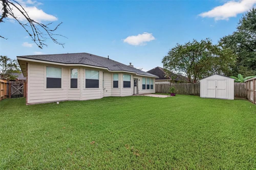 17214 Grey Mist Drive Friendswood, TX 77546