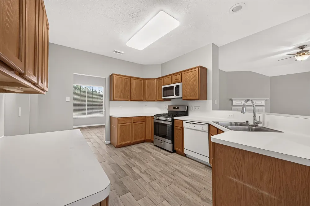 17214 Grey Mist Drive Friendswood, TX 77546