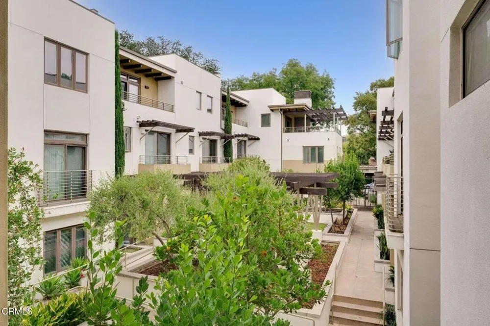 239 S Marengo Avenue #204 Pasadena, CA 91101