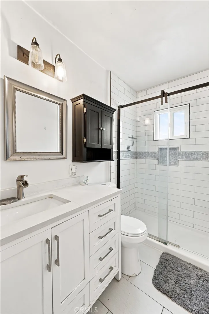 6639 Rose Long Beach, CA 90805