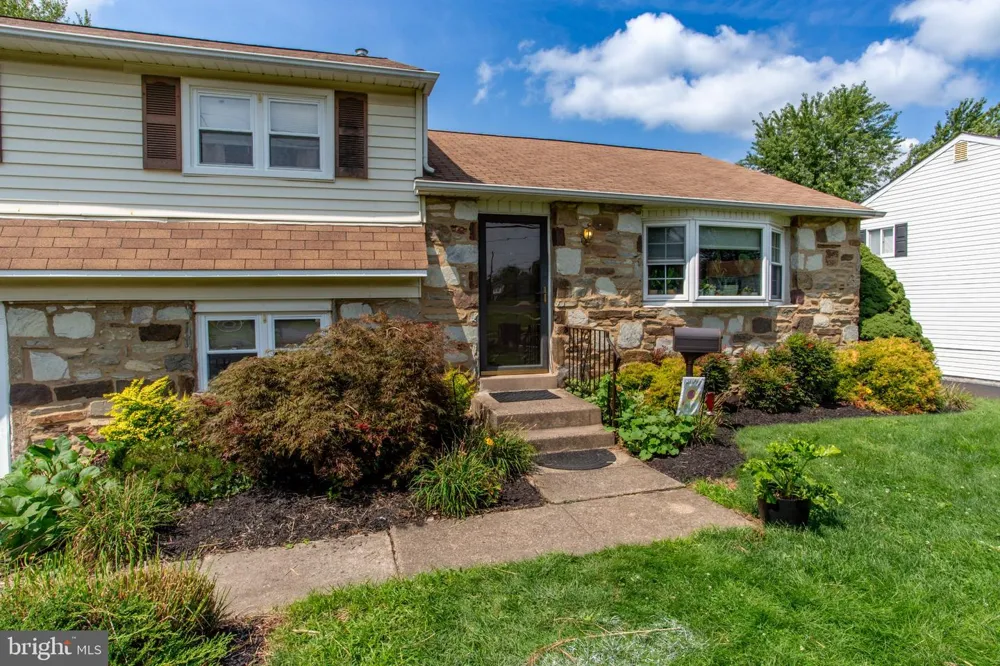 1212 DAHLIA ROAD Warminster, PA 18974