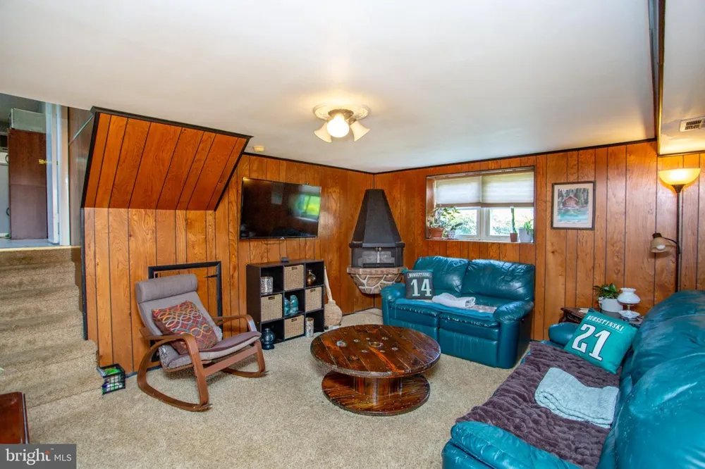 1212 DAHLIA ROAD Warminster, PA 18974