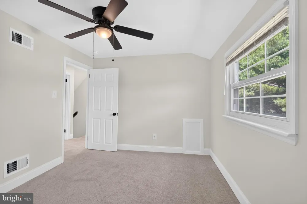 809 CAUSEZ AVENUE Claymont, DE 19703