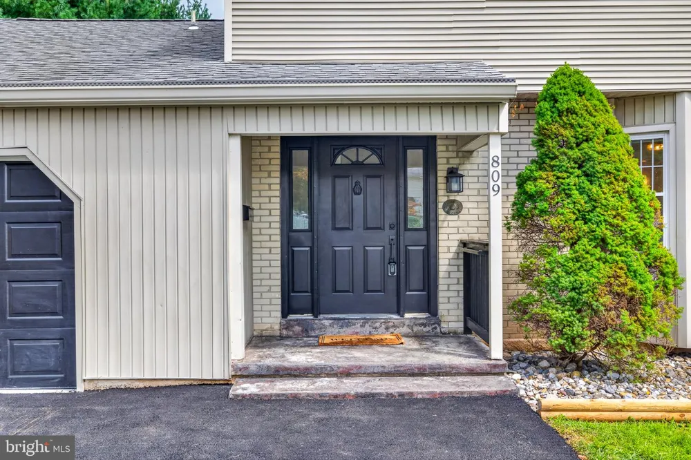 809 CAUSEZ AVENUE Claymont, DE 19703