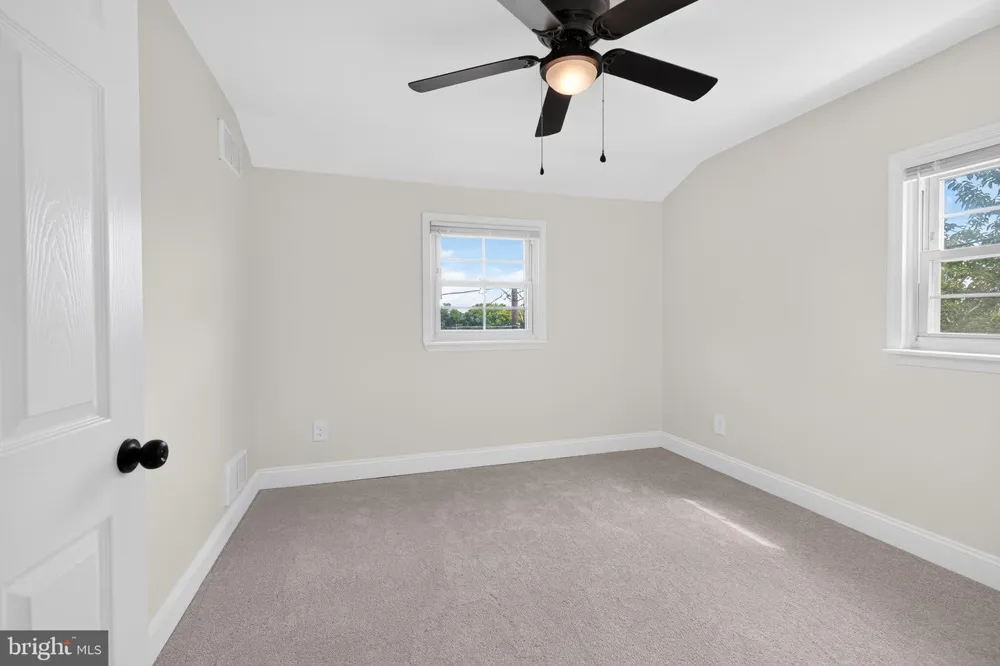 809 CAUSEZ AVENUE Claymont, DE 19703