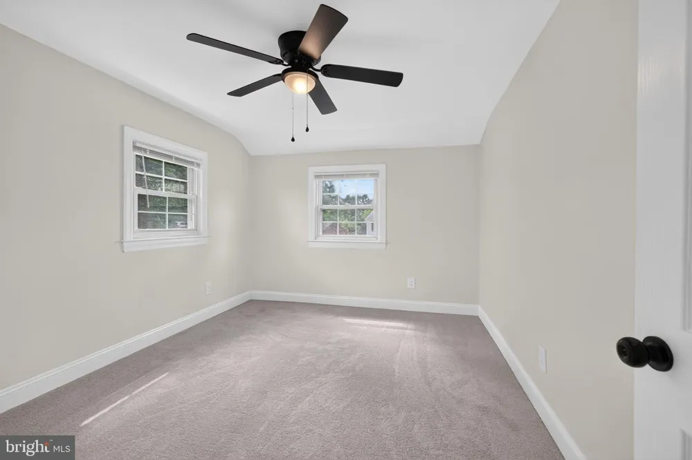 809 CAUSEZ AVENUE Claymont, DE 19703