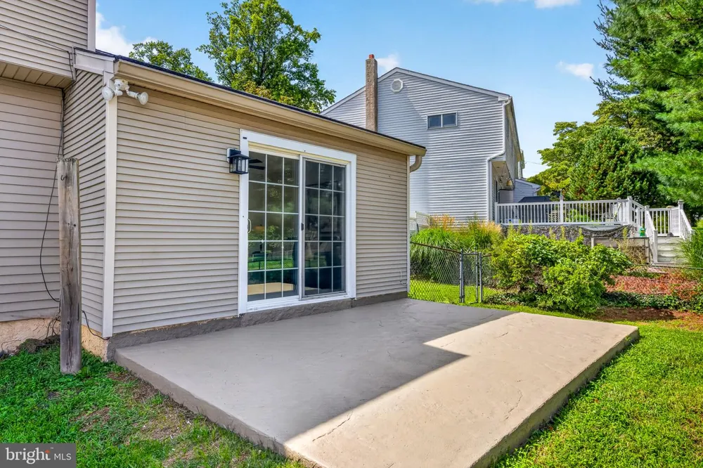 809 CAUSEZ AVENUE Claymont, DE 19703