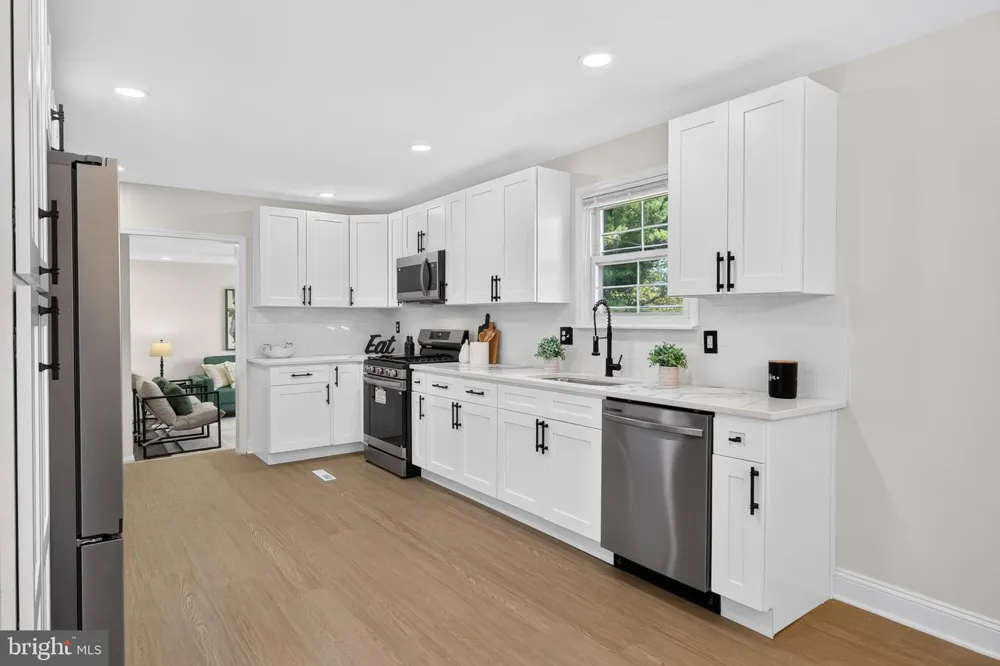809 CAUSEZ AVENUE Claymont, DE 19703