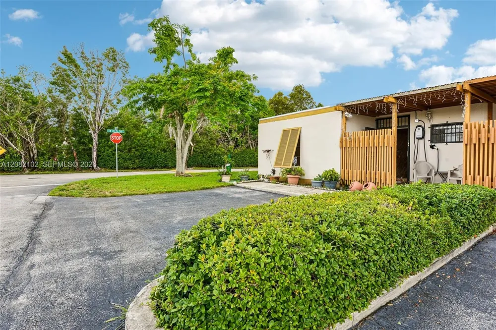 13130 SW 15th Ln Miami, FL 33184