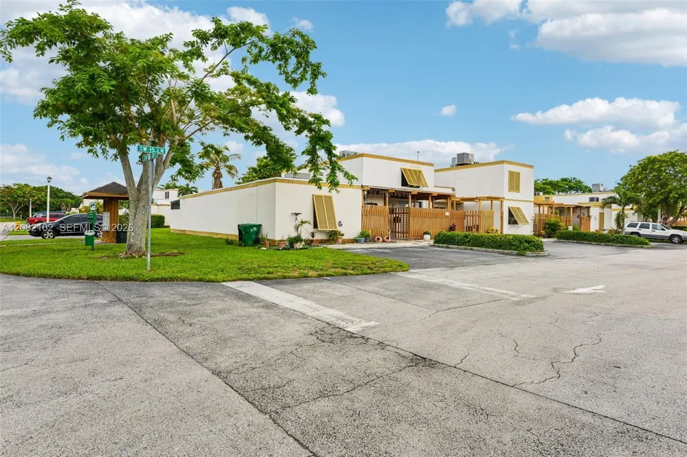 13130 SW 15th Ln Miami, FL 33184
