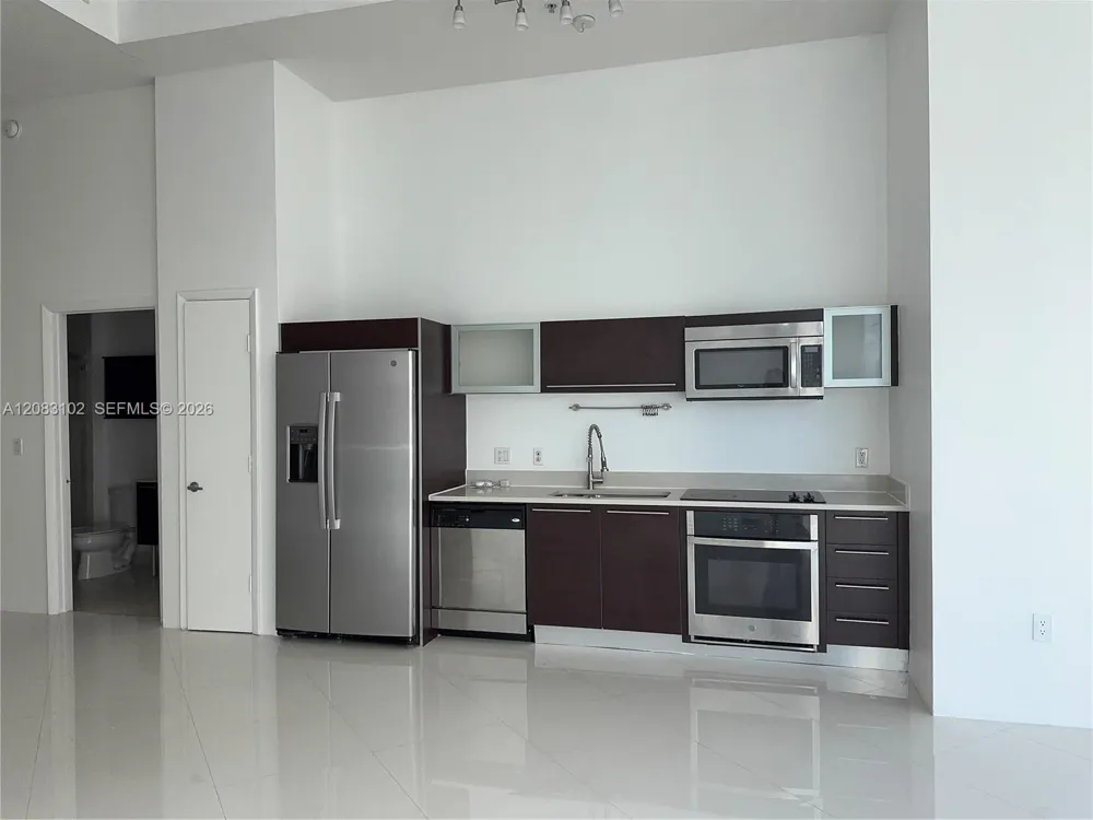 1900 Bayshore Dr #810 Miami, FL 33132