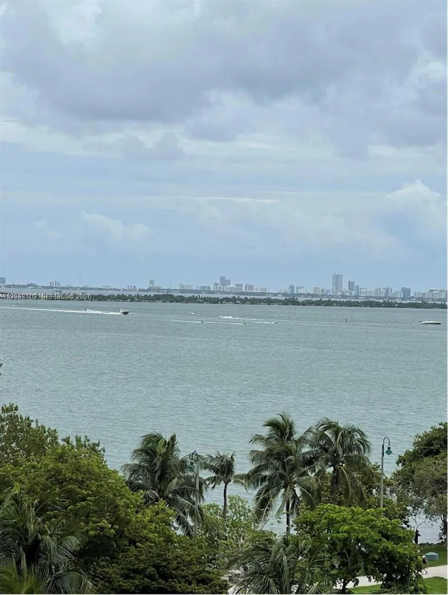 1900 Bayshore Dr #810 Miami, FL 33132