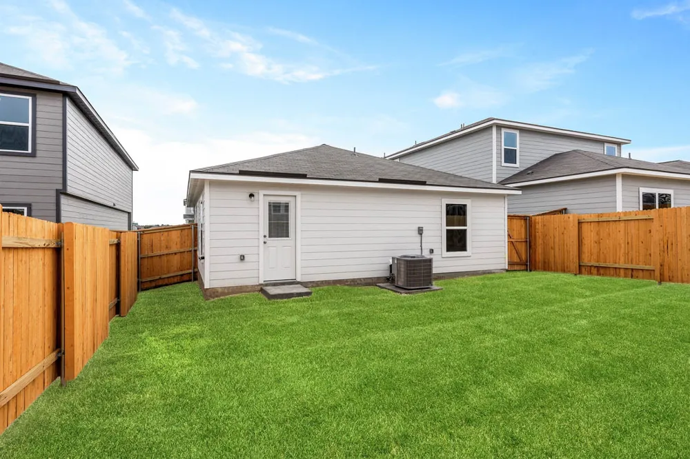 226 Myrtle Oak Drive Maxwell, TX 78656