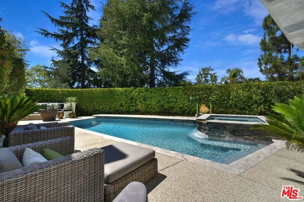 3177 Hutton Drive Beverly Hills, CA 90210