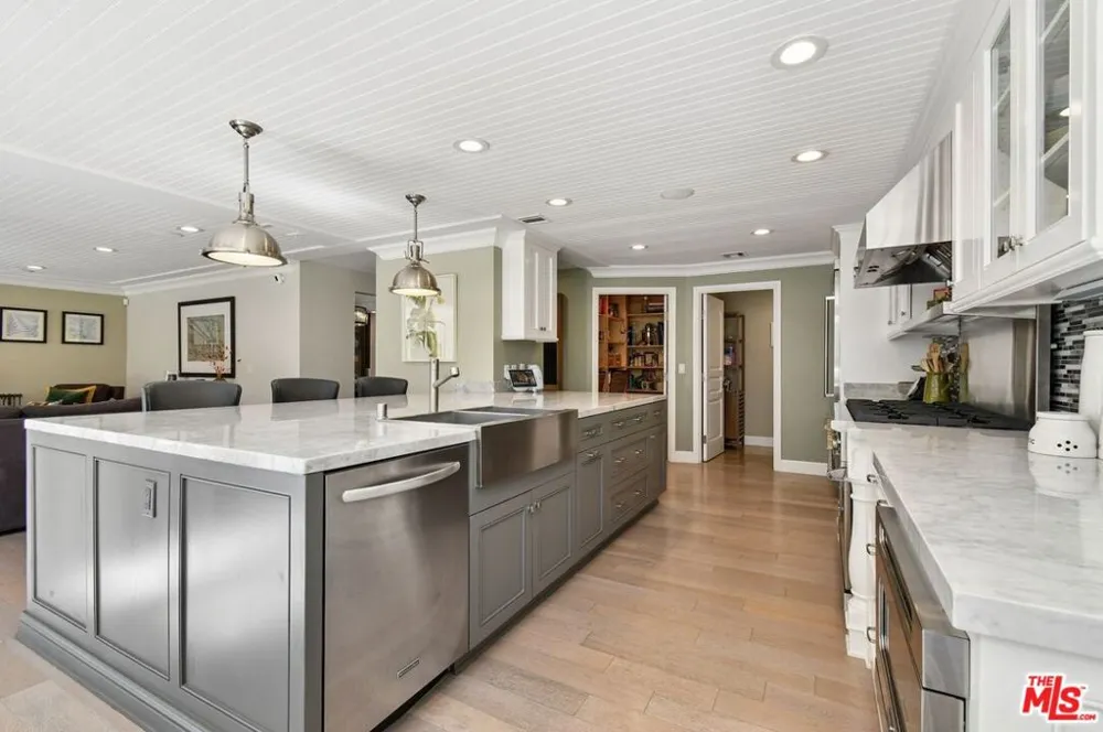 3177 Hutton Drive Beverly Hills, CA 90210