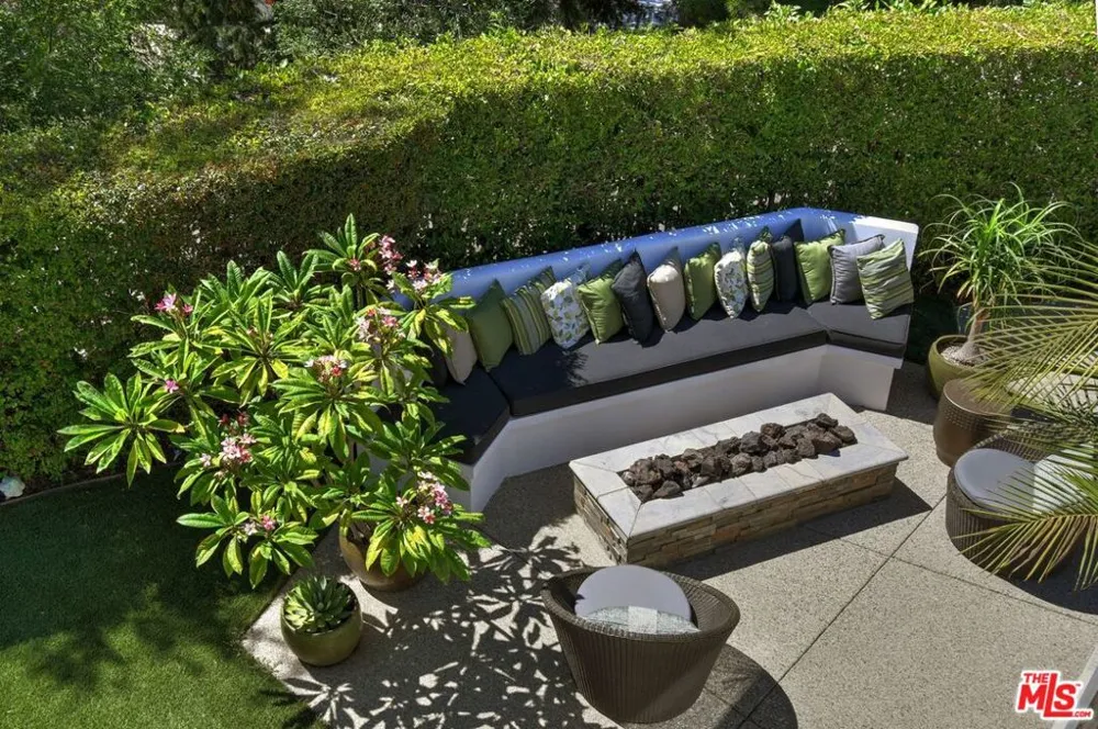 3177 Hutton Drive Beverly Hills, CA 90210