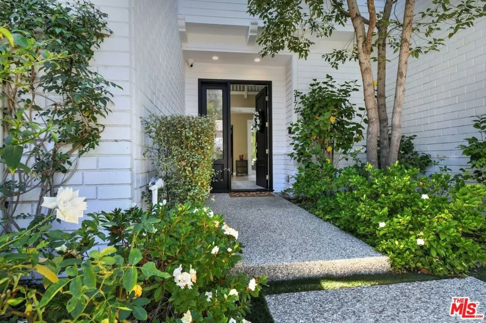 3177 Hutton Drive Beverly Hills, CA 90210