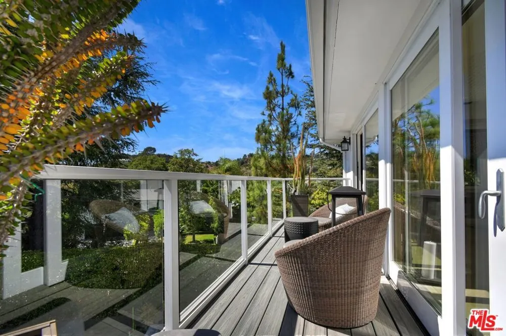 3177 Hutton Drive Beverly Hills, CA 90210