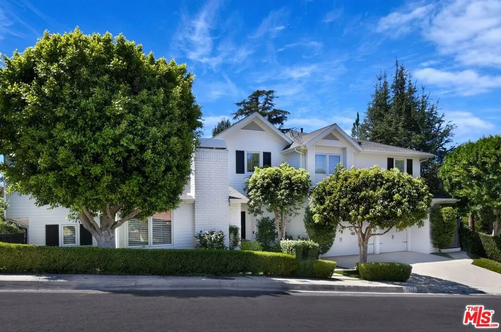 3177 Hutton Drive Beverly Hills, CA 90210