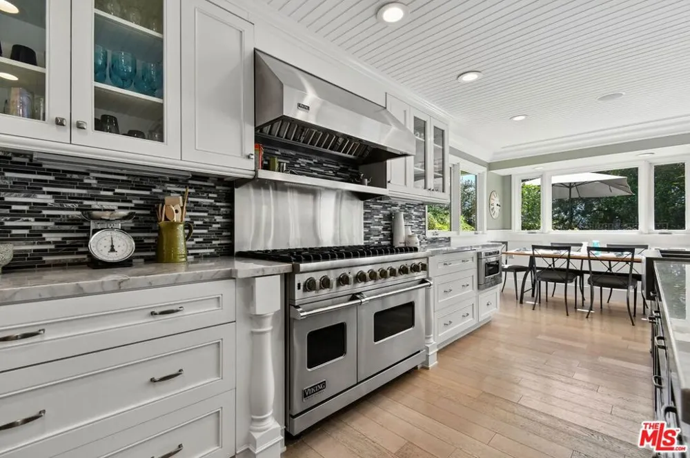 3177 Hutton Drive Beverly Hills, CA 90210