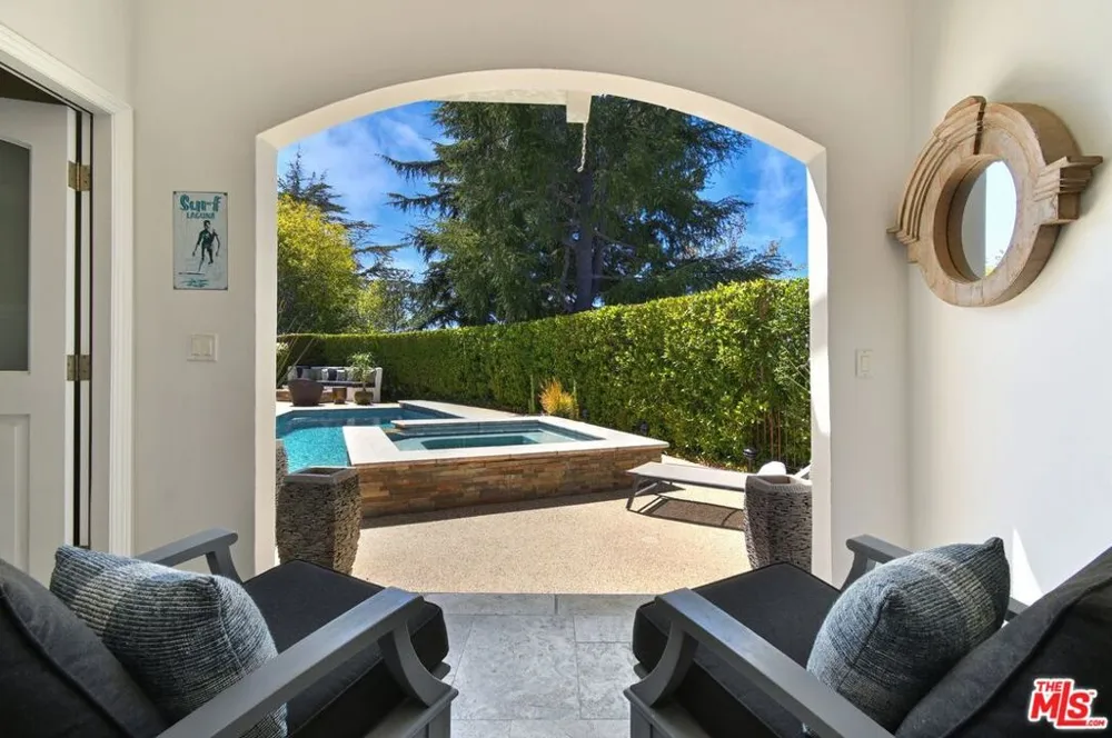 3177 Hutton Drive Beverly Hills, CA 90210