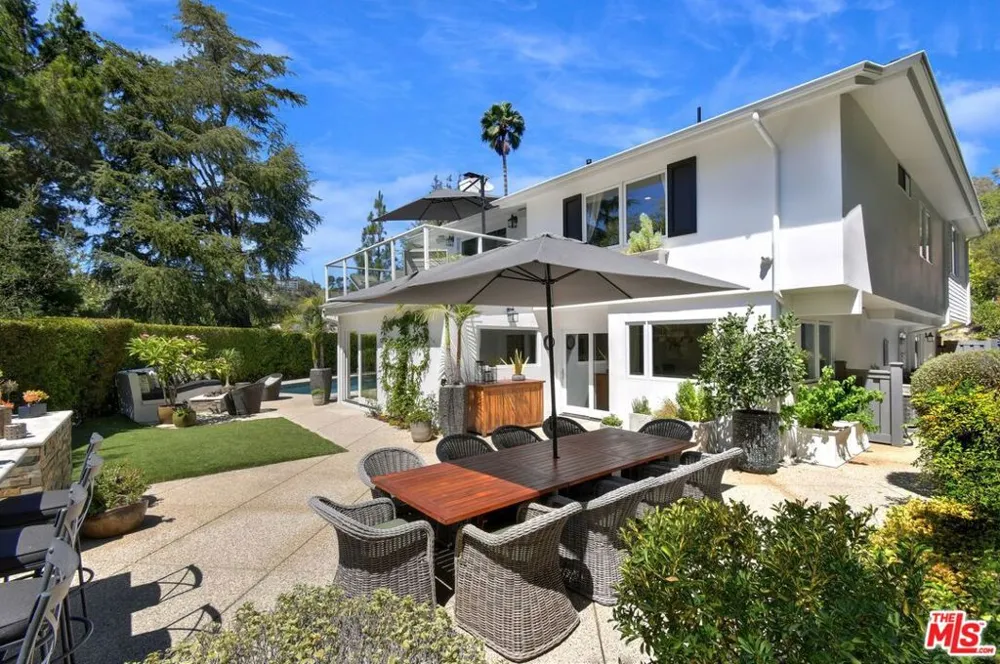 3177 Hutton Drive Beverly Hills, CA 90210