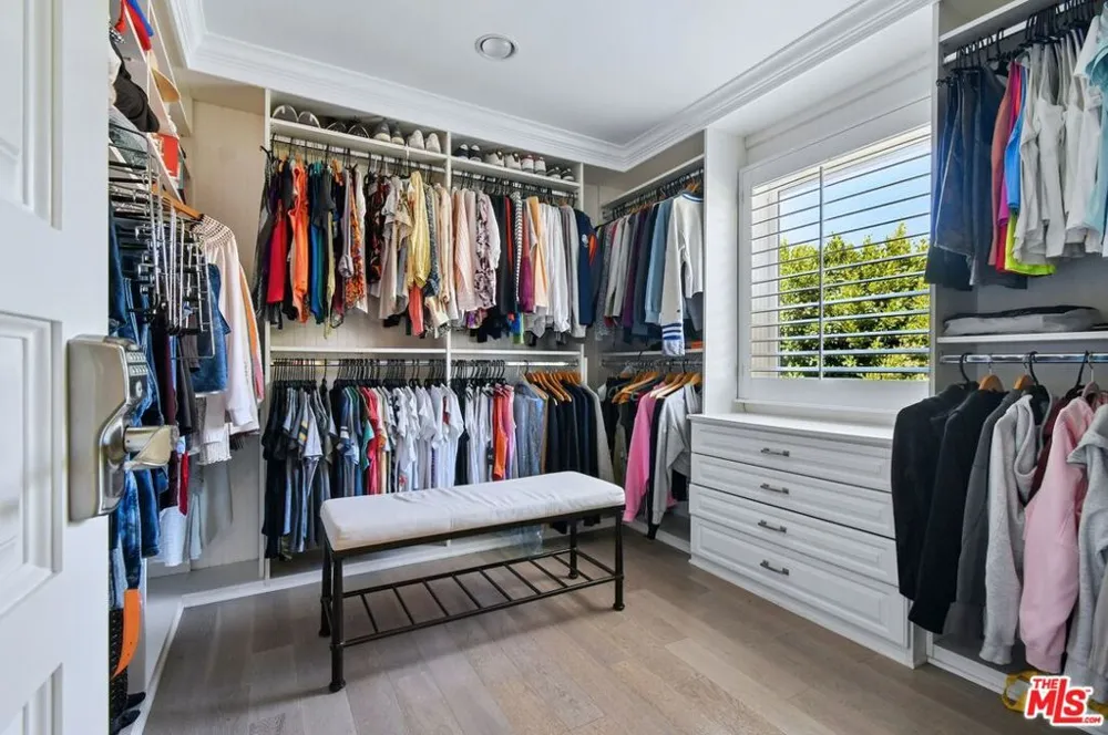 3177 Hutton Drive Beverly Hills, CA 90210
