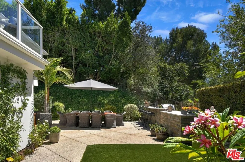 3177 Hutton Drive Beverly Hills, CA 90210