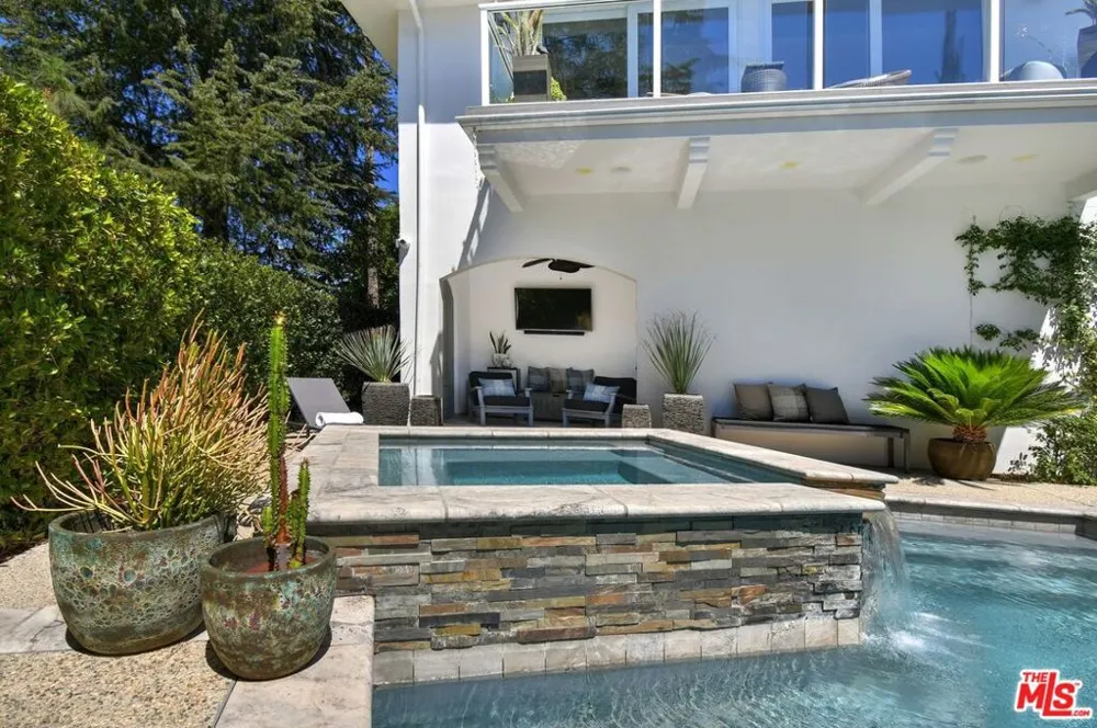 3177 Hutton Drive Beverly Hills, CA 90210