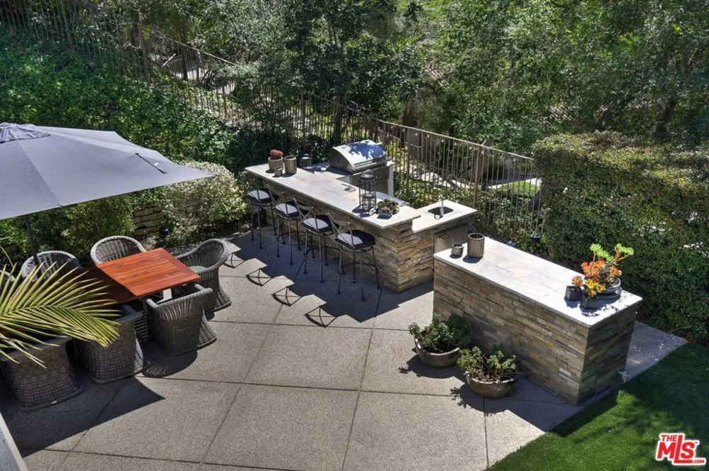 3177 Hutton Drive Beverly Hills, CA 90210