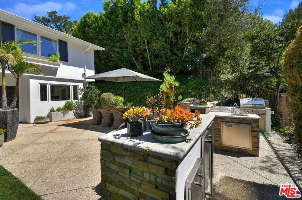 3177 Hutton Drive Beverly Hills, CA 90210