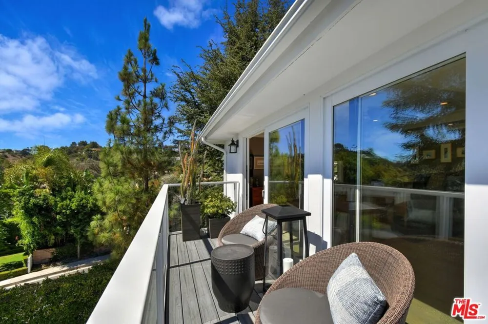 3177 Hutton Drive Beverly Hills, CA 90210