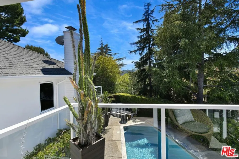 3177 Hutton Drive Beverly Hills, CA 90210