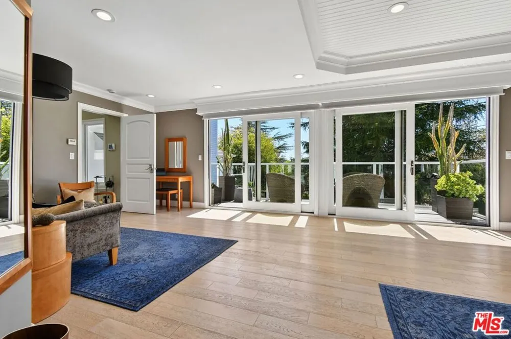 3177 Hutton Drive Beverly Hills, CA 90210