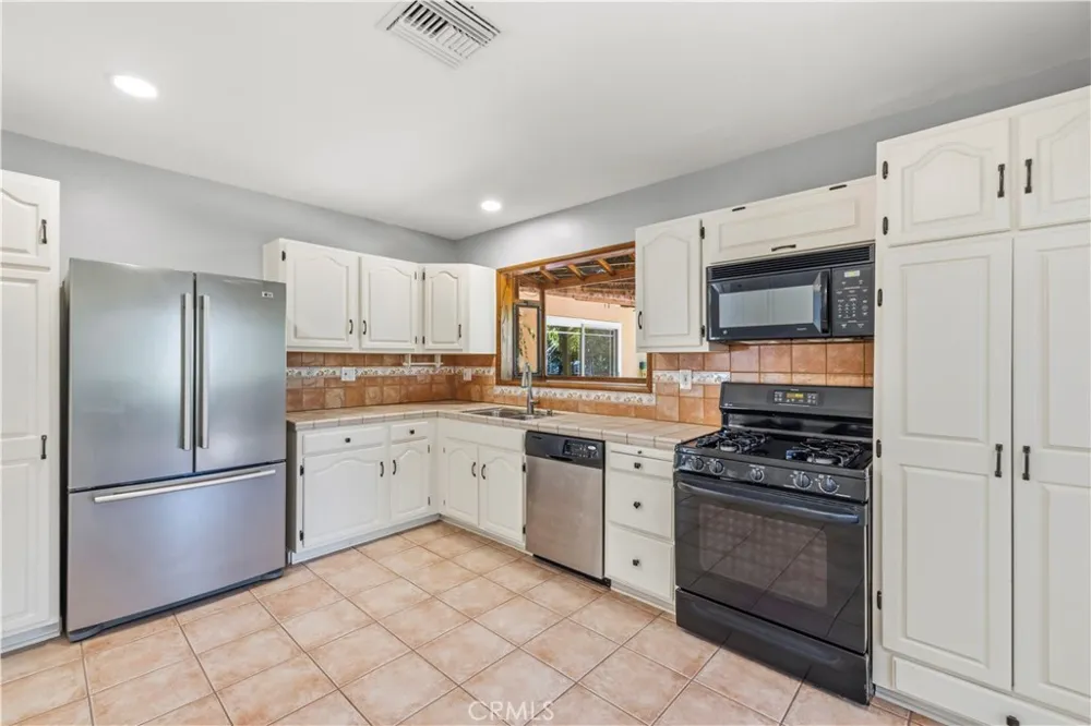 18276 Rosita Tarzana, CA 91356