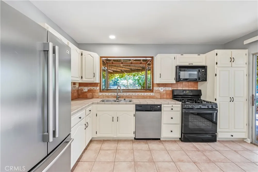 18276 Rosita Tarzana, CA 91356