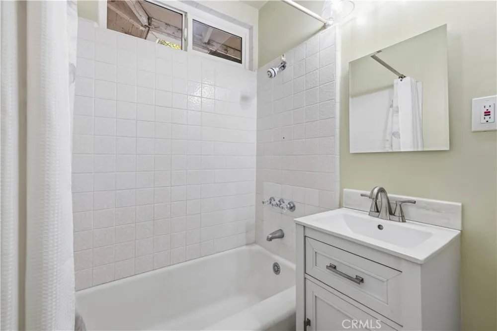 18276 Rosita Tarzana, CA 91356