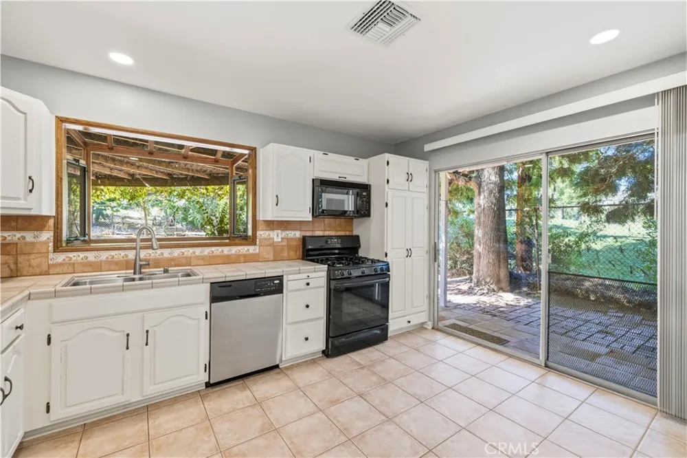 18276 Rosita Tarzana, CA 91356